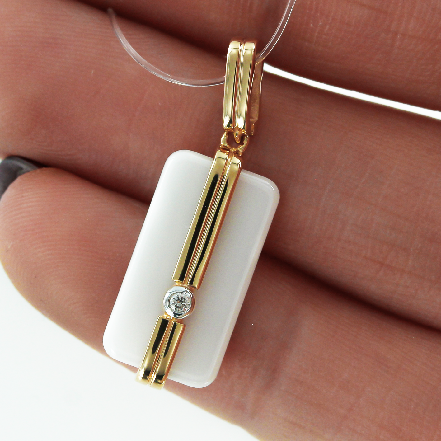 Wunderschöner Anhänger aus Keramik - weiß, Rotgold 585, Brillant 0,014 ct. WSI, Höhe ca. 27 mm